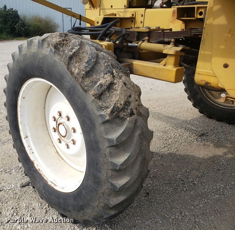 image for item DG7541 1993 Ag-Chem RoGator 664 sprayer