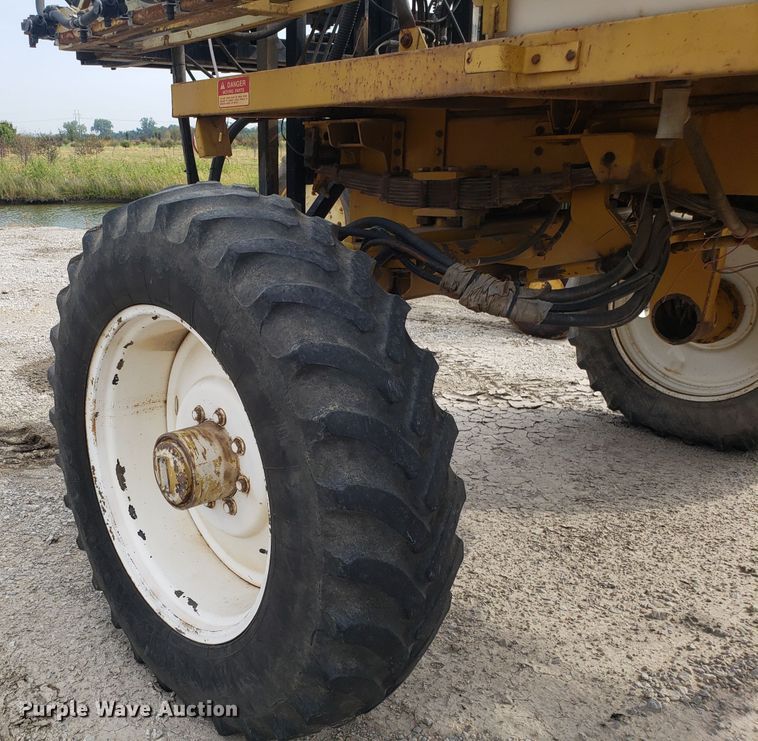 image for item DG7541 1993 Ag-Chem RoGator 664 sprayer