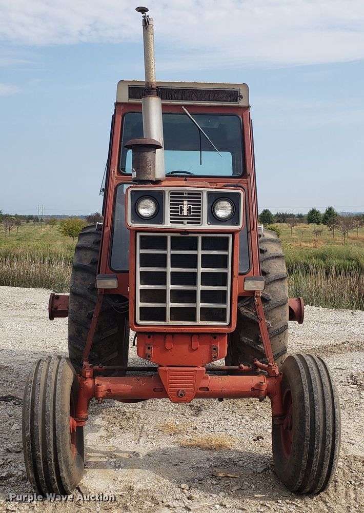 image for item DG7542 International 100 Hydro tractor