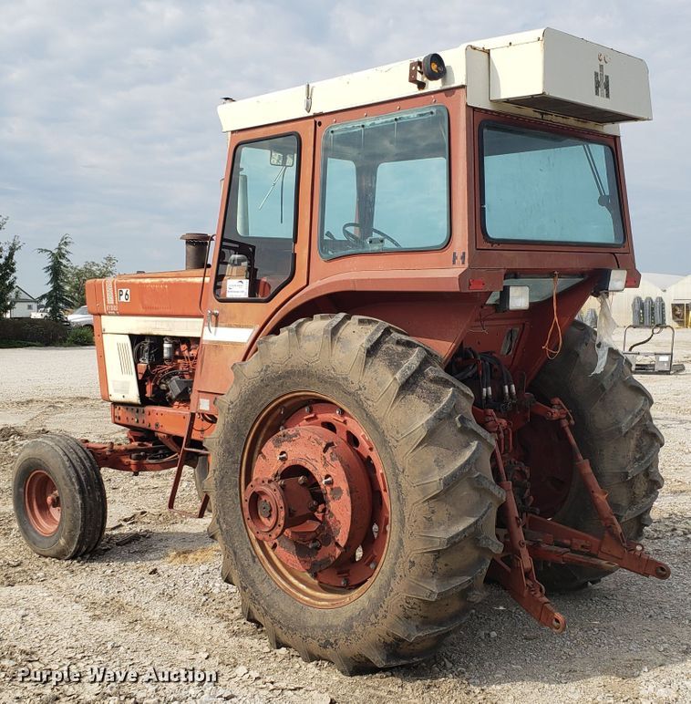 image for item DG7542 International 100 Hydro tractor