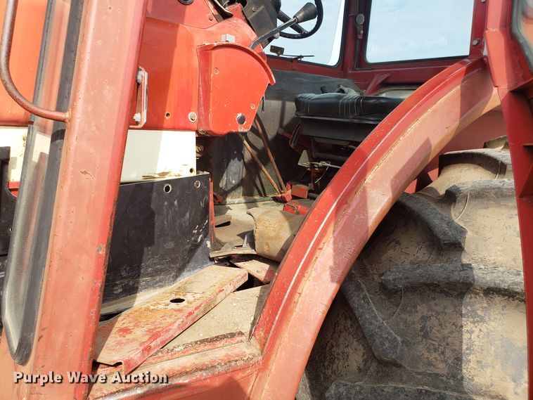 image for item DG7542 International 100 Hydro tractor