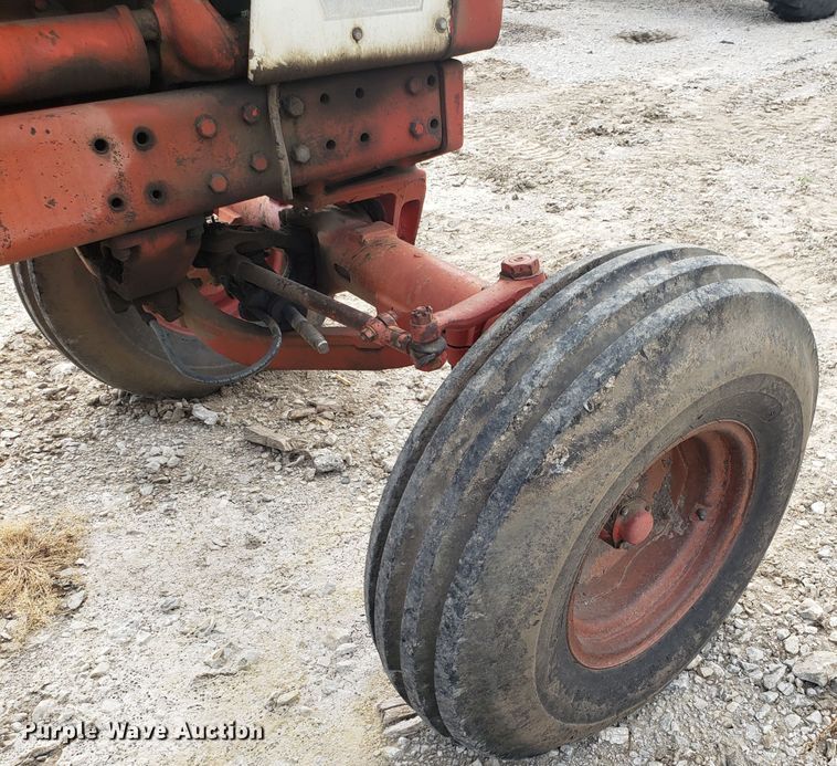 image for item DG7542 International 100 Hydro tractor