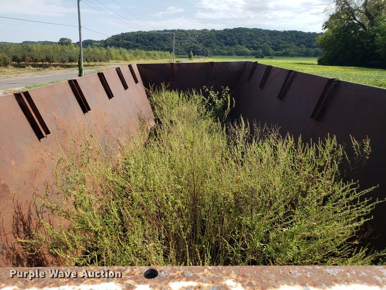 image for item DG7557 Knight 8040 ProTwin Slinger manure spreader