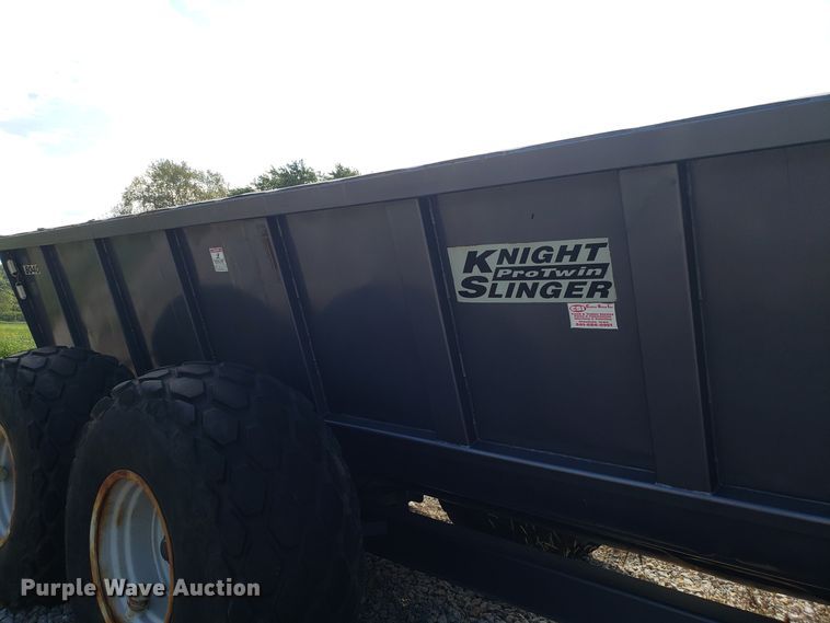 image for item DG7557 Knight 8040 ProTwin Slinger manure spreader