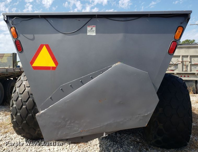 image for item DG7557 Knight 8040 ProTwin Slinger manure spreader