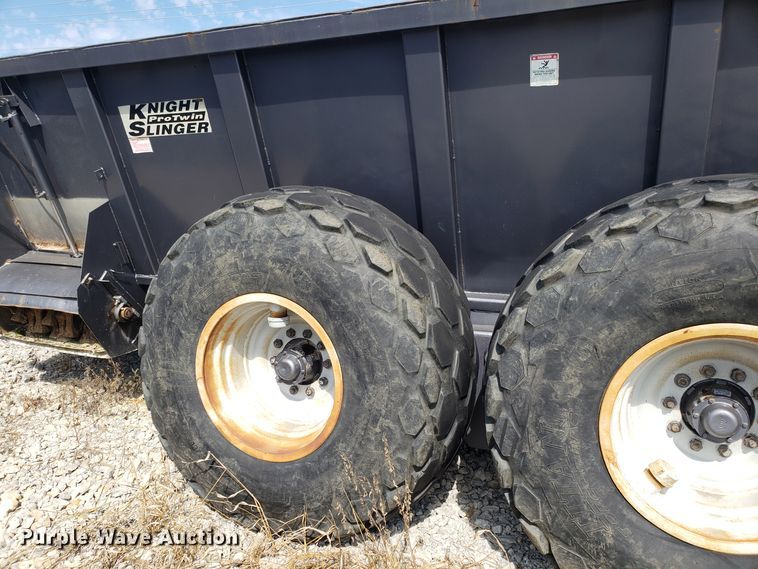 image for item DG7557 Knight 8040 ProTwin Slinger manure spreader