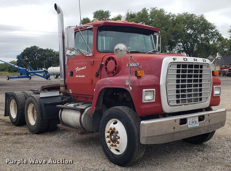 image for item DG7575 1993 Ford L9000 semi truck