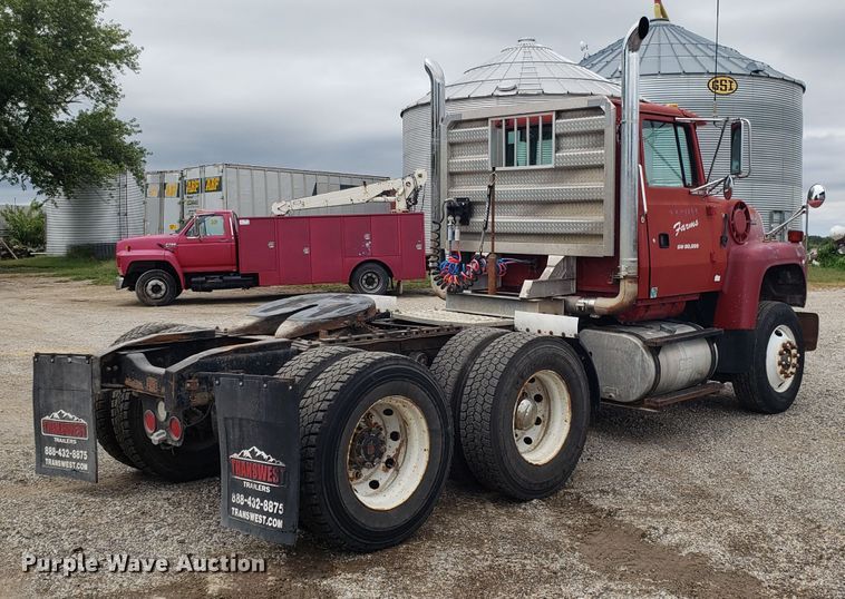 image for item DG7575 1993 Ford L9000 semi truck