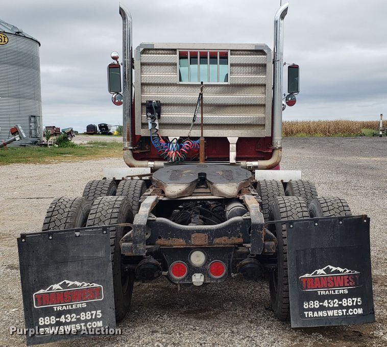 image for item DG7575 1993 Ford L9000 semi truck