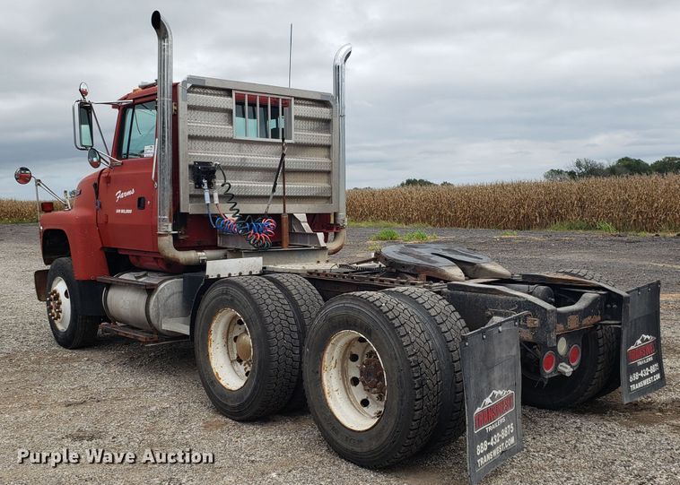 image for item DG7575 1993 Ford L9000 semi truck