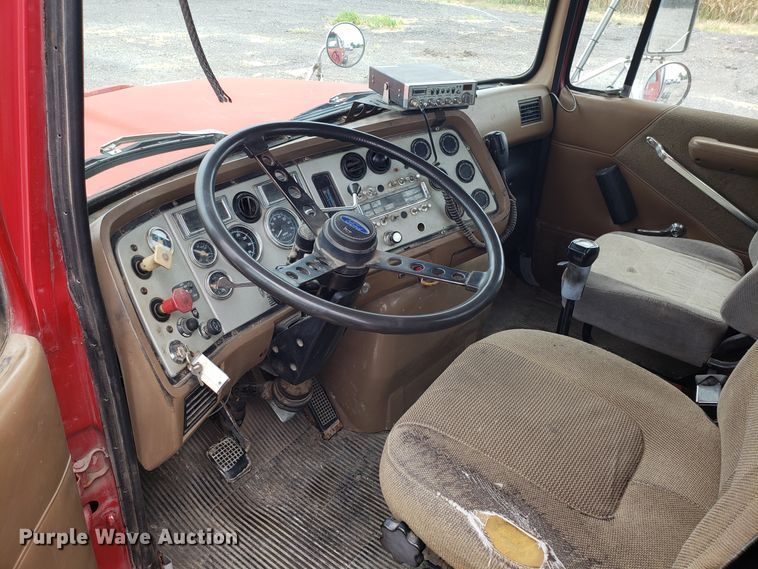 image for item DG7575 1993 Ford L9000 semi truck