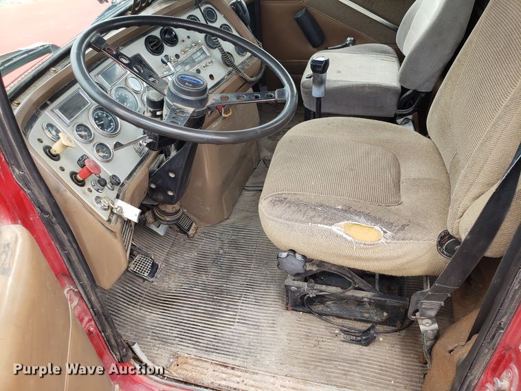 image for item DG7575 1993 Ford L9000 semi truck