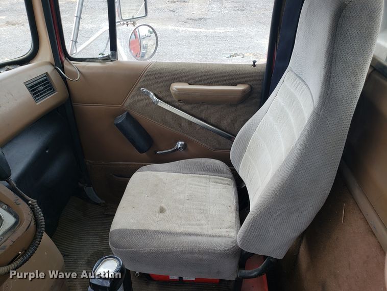 image for item DG7575 1993 Ford L9000 semi truck