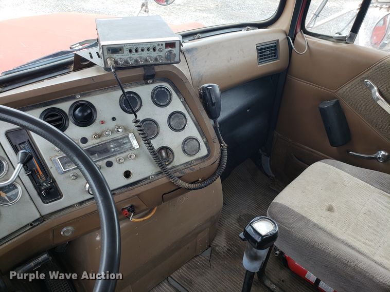 image for item DG7575 1993 Ford L9000 semi truck