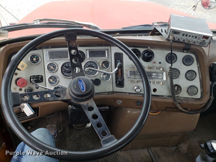 image for item DG7575 1993 Ford L9000 semi truck