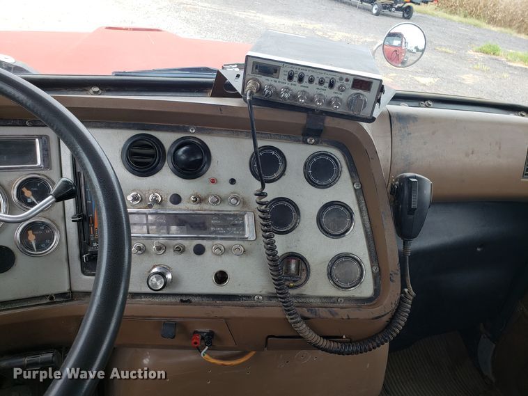 image for item DG7575 1993 Ford L9000 semi truck