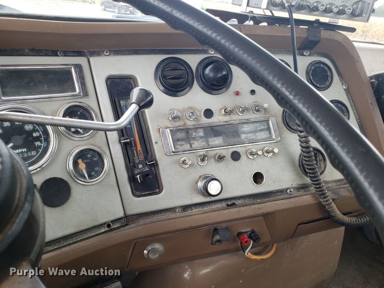 image for item DG7575 1993 Ford L9000 semi truck