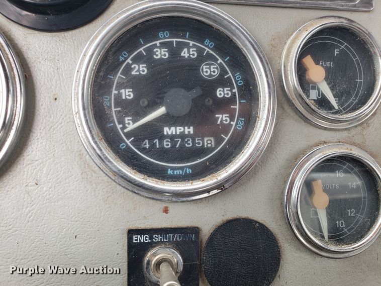 image for item DG7575 1993 Ford L9000 semi truck