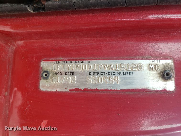 image for item DG7575 1993 Ford L9000 semi truck