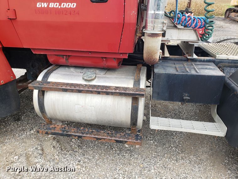 image for item DG7575 1993 Ford L9000 semi truck