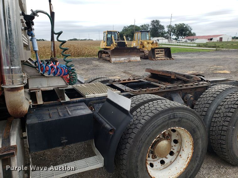 image for item DG7575 1993 Ford L9000 semi truck