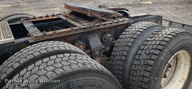 image for item DG7575 1993 Ford L9000 semi truck