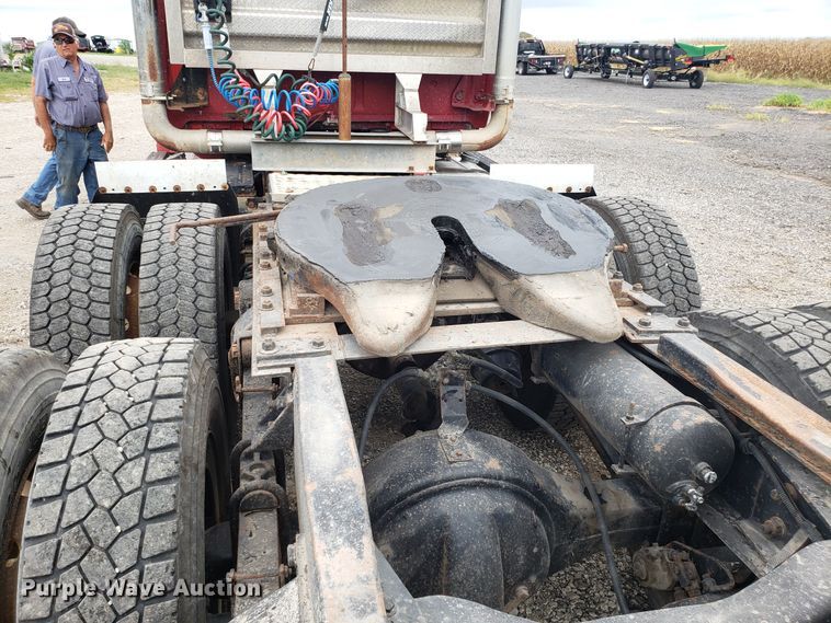 image for item DG7575 1993 Ford L9000 semi truck