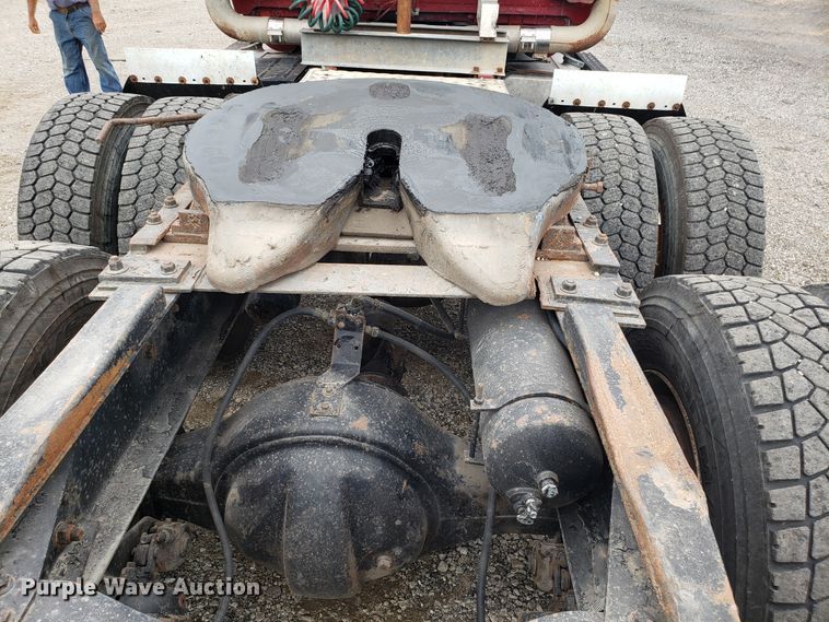 image for item DG7575 1993 Ford L9000 semi truck