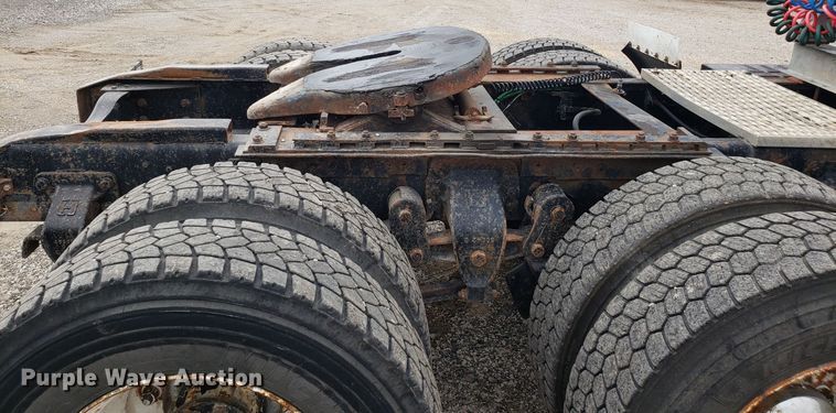 image for item DG7575 1993 Ford L9000 semi truck