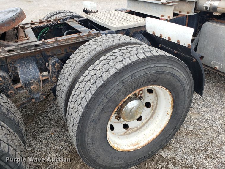 image for item DG7575 1993 Ford L9000 semi truck