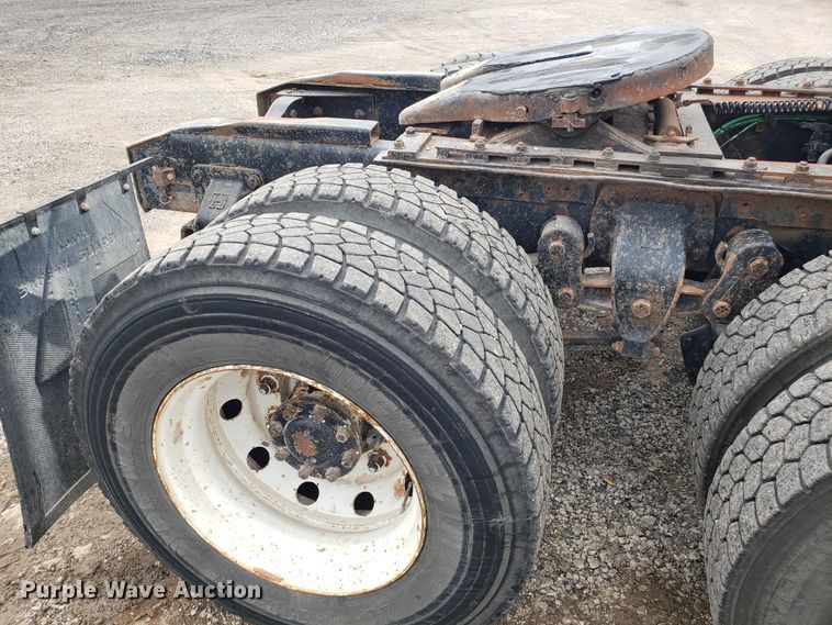 image for item DG7575 1993 Ford L9000 semi truck