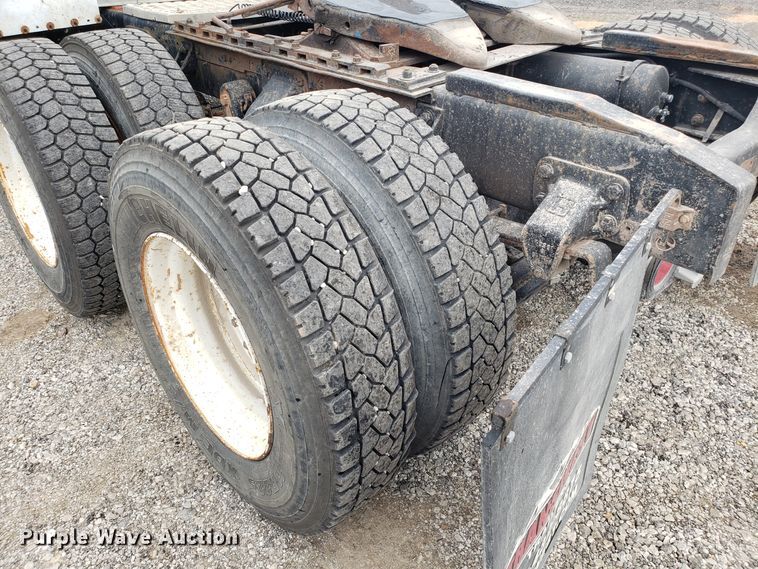 image for item DG7575 1993 Ford L9000 semi truck