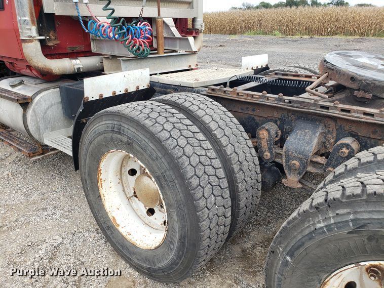 image for item DG7575 1993 Ford L9000 semi truck