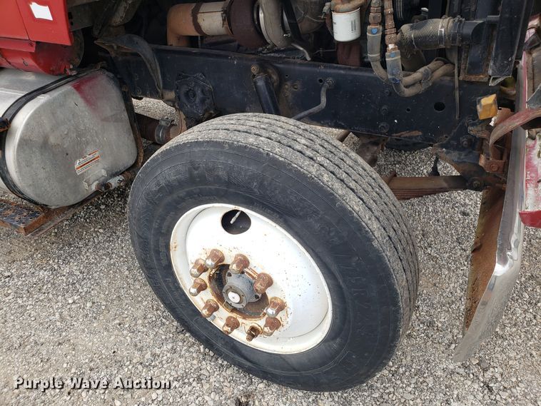 image for item DG7575 1993 Ford L9000 semi truck