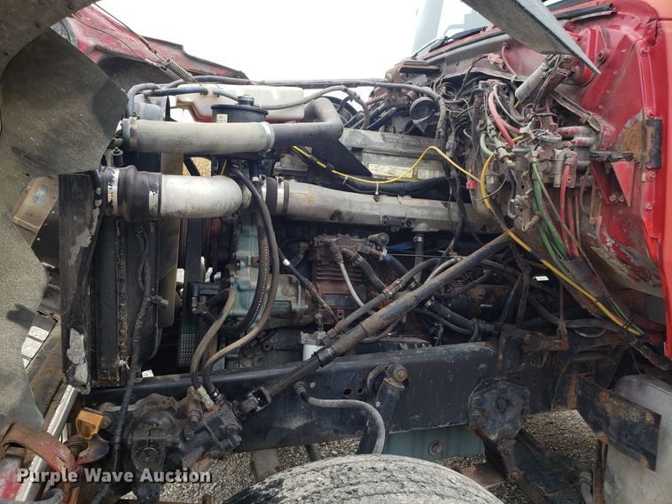 image for item DG7575 1993 Ford L9000 semi truck