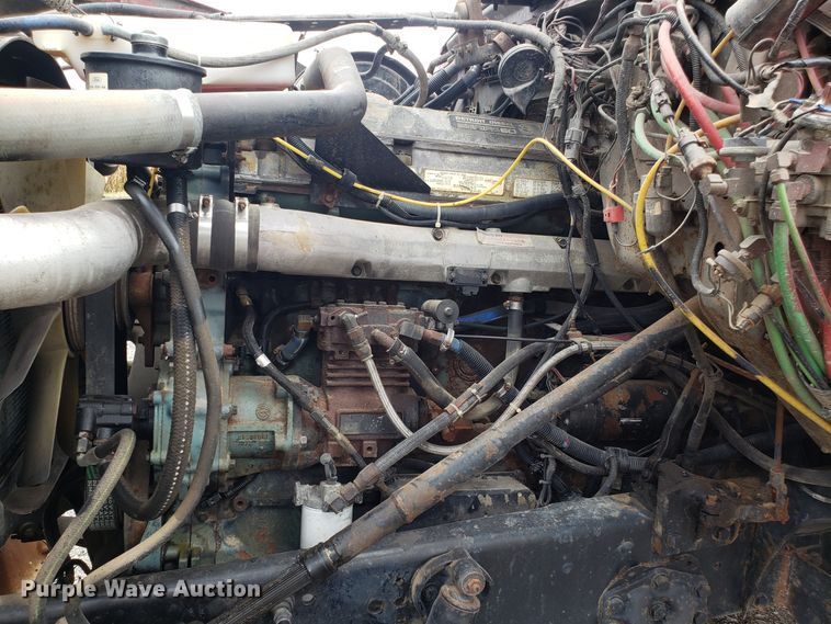 image for item DG7575 1993 Ford L9000 semi truck