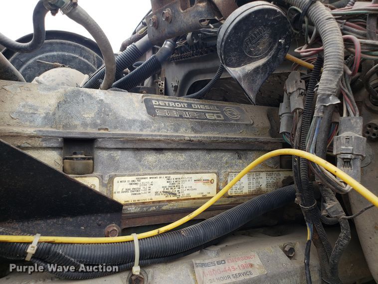 image for item DG7575 1993 Ford L9000 semi truck