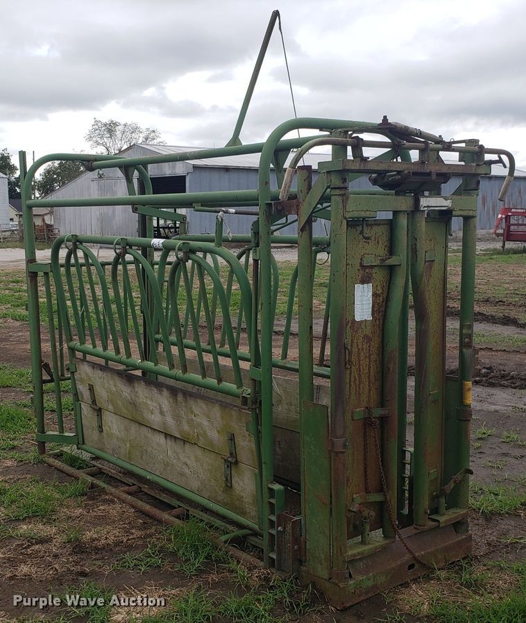 Powder River livestock chute in Pleasant Hill, MO Item DG7579 sold