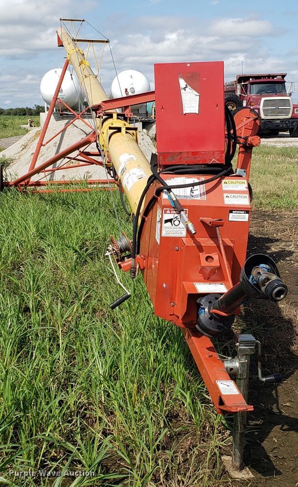 image for item DG7594 Westfield MK100-61 grain auger