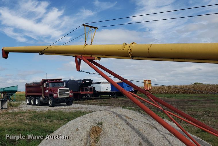 image for item DG7594 Westfield MK100-61 grain auger