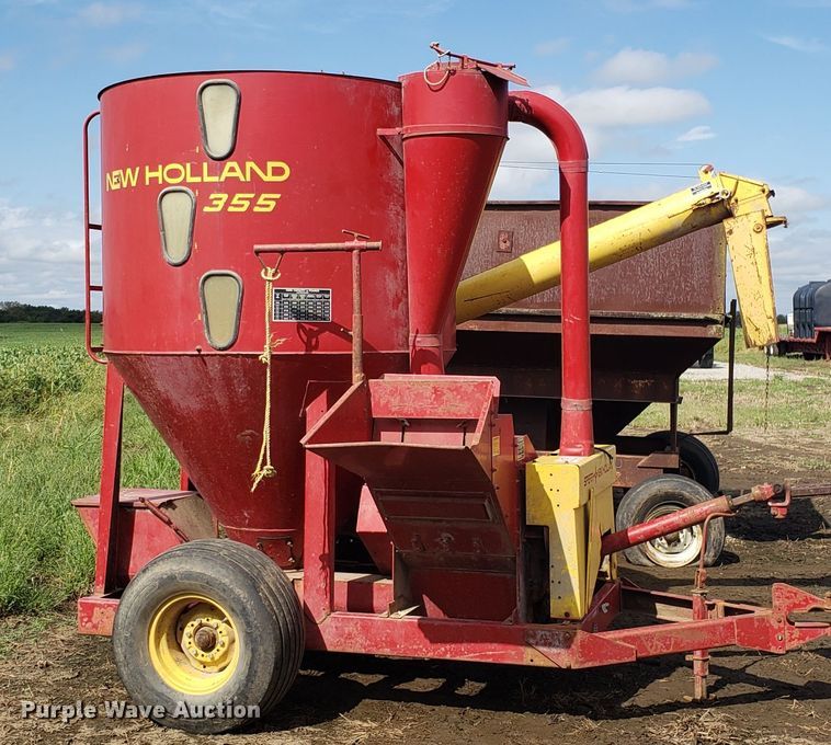 image for item DG7595 New Holland 355 feed mixer/grinder