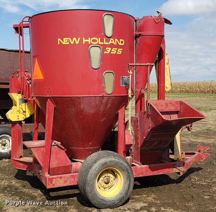 image for item DG7595 New Holland 355 feed mixer/grinder