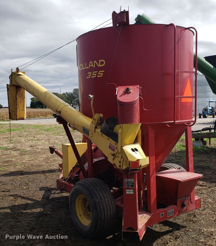 image for item DG7595 New Holland 355 feed mixer/grinder
