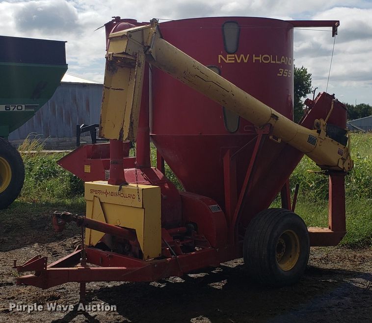 image for item DG7595 New Holland 355 feed mixer/grinder
