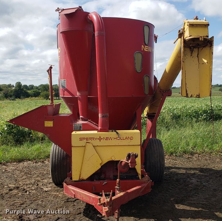 image for item DG7595 New Holland 355 feed mixer/grinder