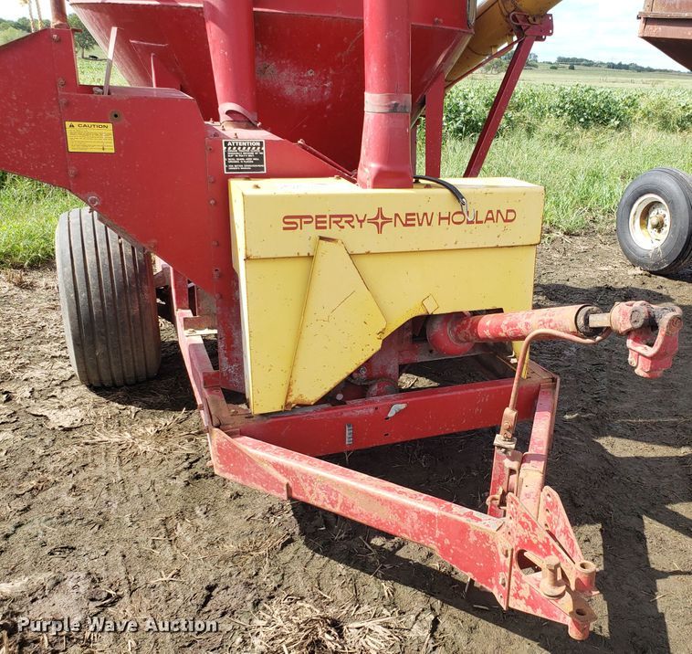 image for item DG7595 New Holland 355 feed mixer/grinder