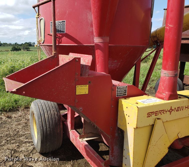 image for item DG7595 New Holland 355 feed mixer/grinder