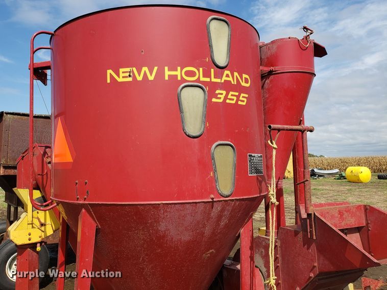 image for item DG7595 New Holland 355 feed mixer/grinder