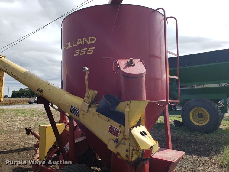 image for item DG7595 New Holland 355 feed mixer/grinder