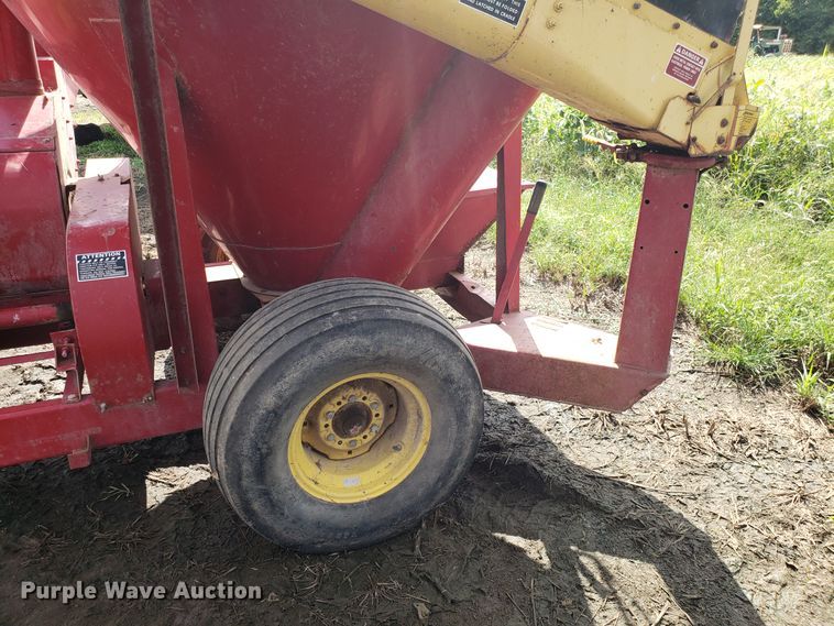 image for item DG7595 New Holland 355 feed mixer/grinder